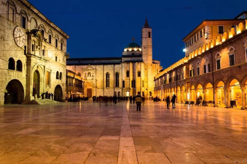 Апартаменти Charme In Centro With Private Parking Асколі-Пічено Екстер'єр фото